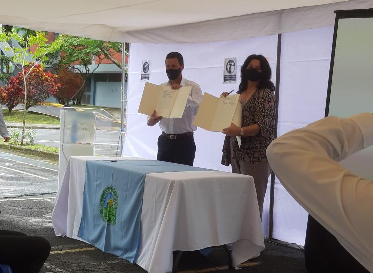 Firma de carta de entendimiento entre el CBIRT y la UCR.